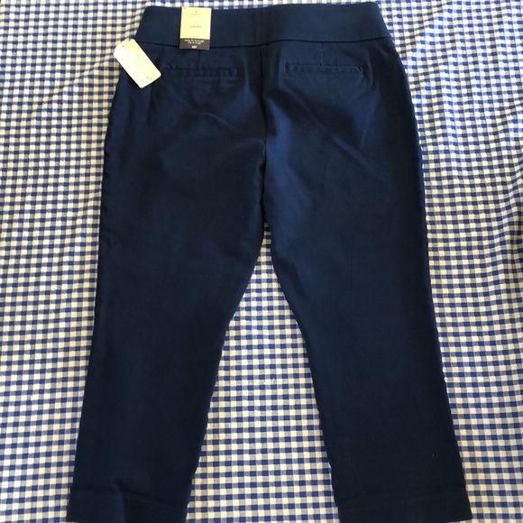 St. John’s Bay Mid Rise Slenderizing Capri Navy Blue Size 12 - Picture 2 of 11
